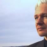 Assange hovoril o sledovaní Rusov Usmanovovou spoločnosťou
